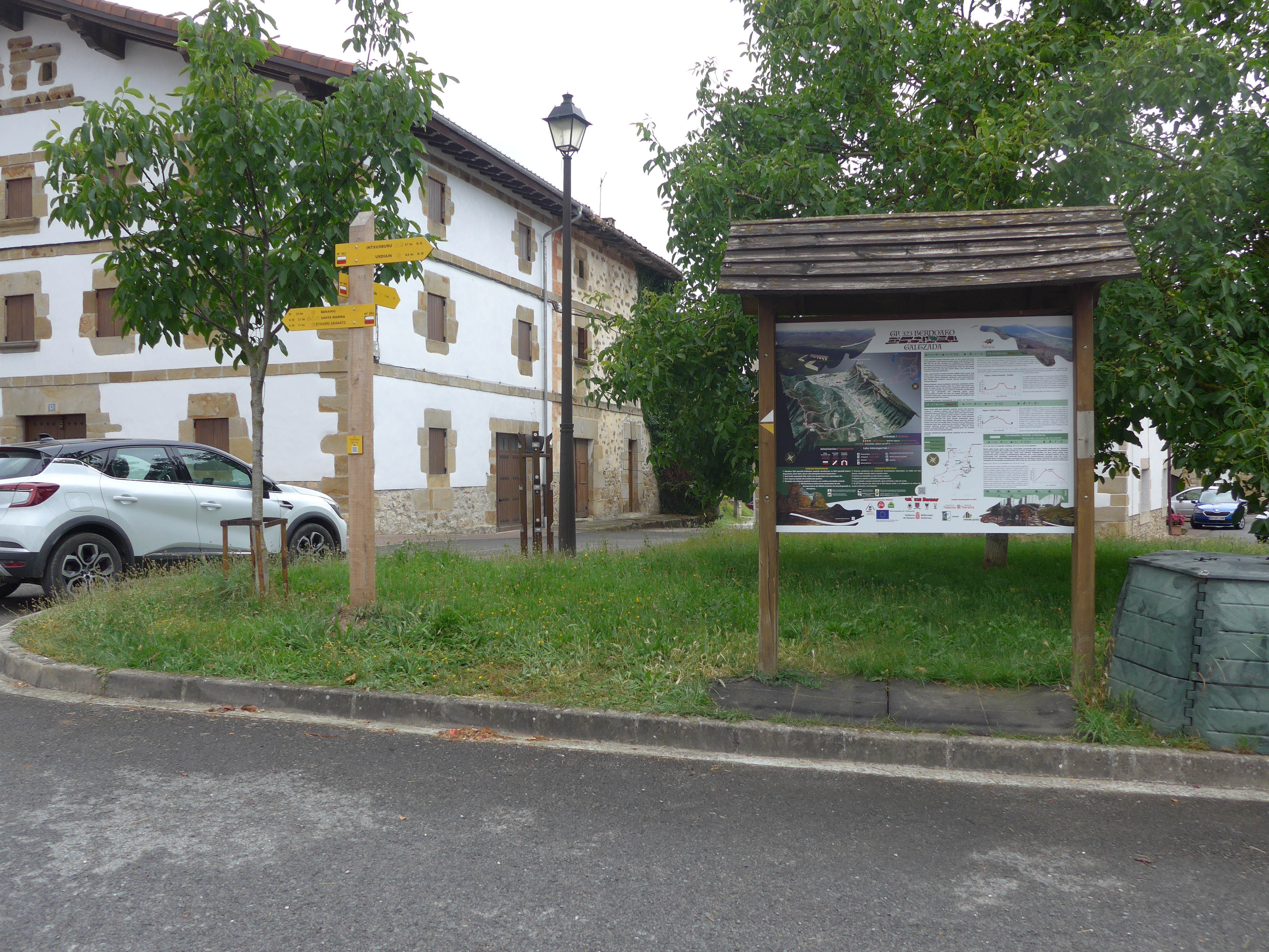 Panel y poste en Iturmendi