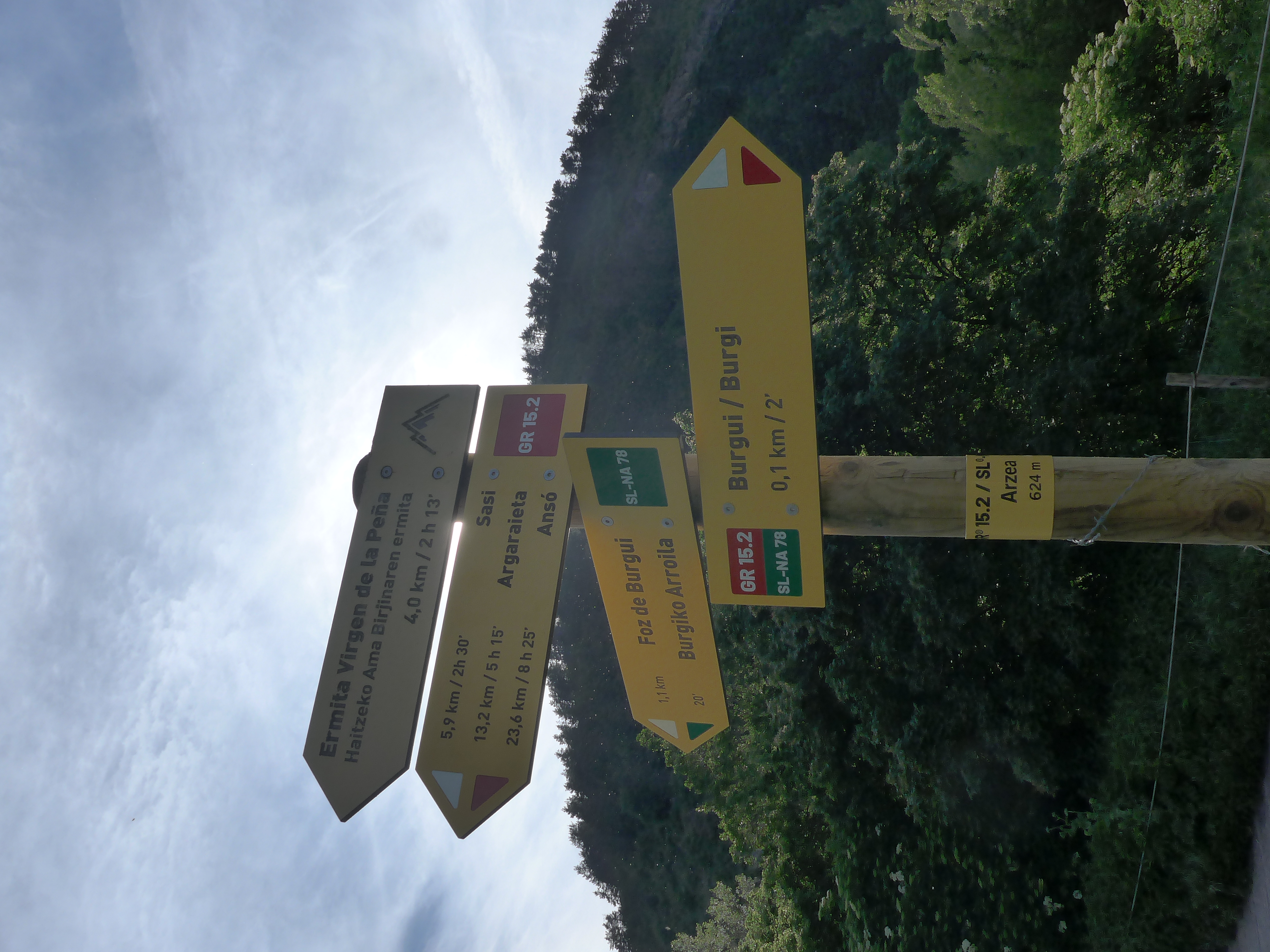 Poste próximo a Burgui