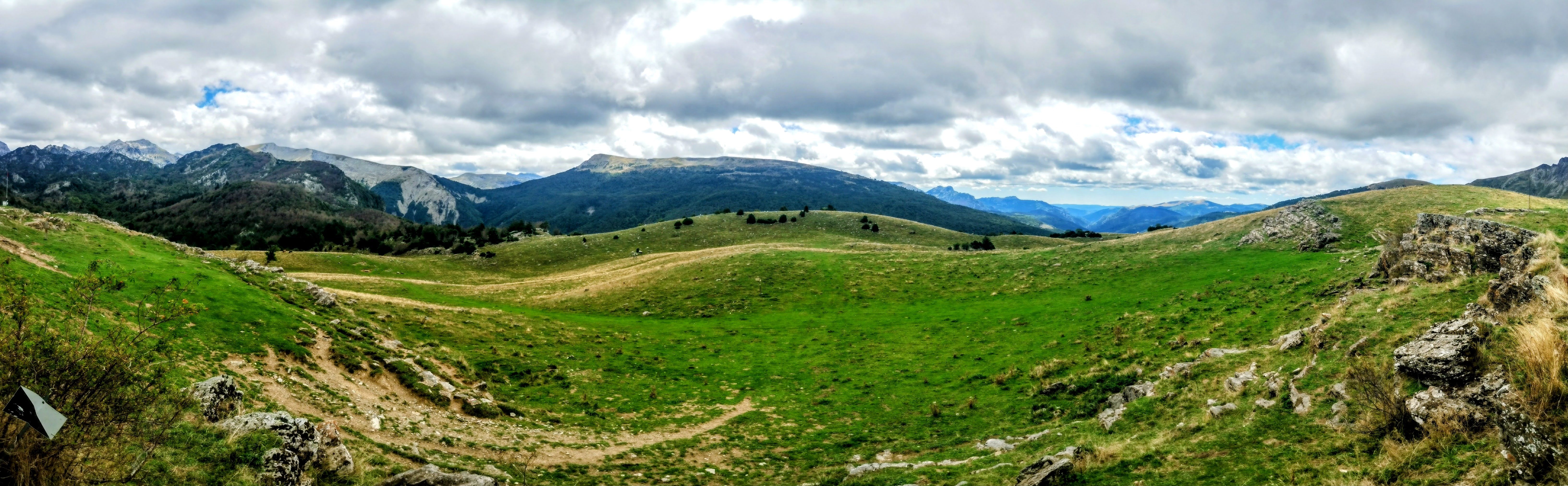 Belaguako aterpearen ingurutik / Desde las inmediaciones del Refugio de Belagua