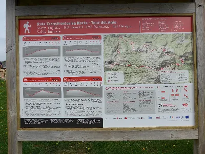 Panel de recorridos en Belagua