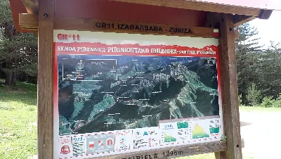 Panel del GR 11 en Argibiela