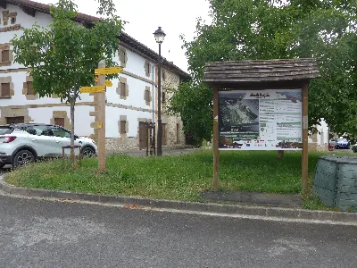 Panel y poste en Iturmendi