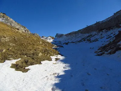 BAJANDO HACIA EL PORTILLO DE LARRA