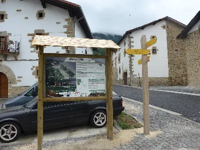 Panel y Poste en Urdiain